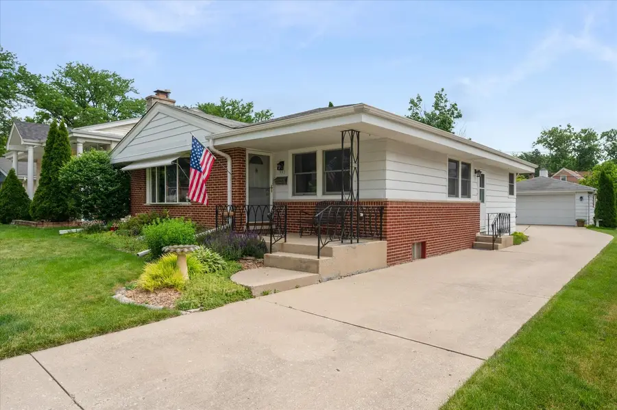 551 S Poplar Avenue, Elmhurst, IL 60126 - #2