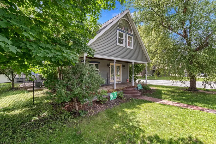 631 2nd Street, Buffalo, IA 52728 - #2