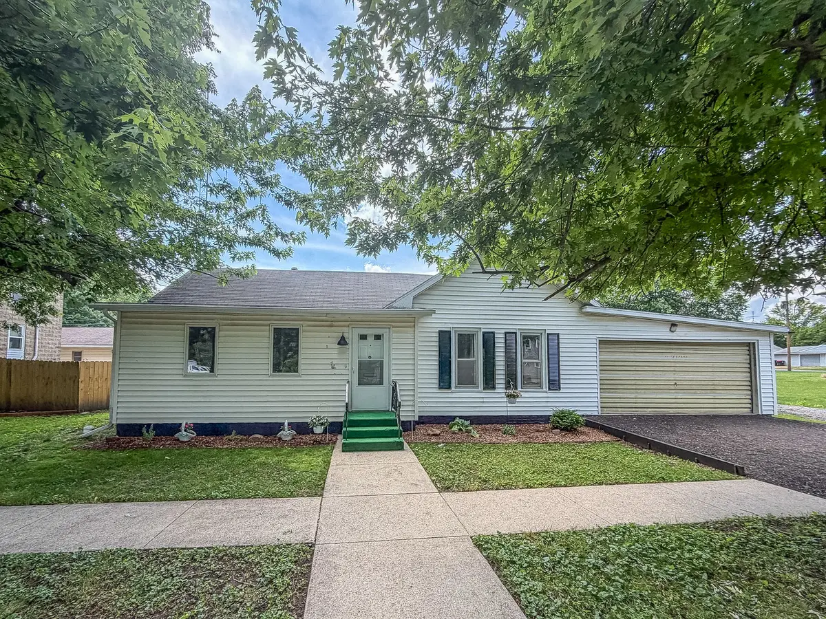 305 N William Street, Farmer City, IL 61842 - #1