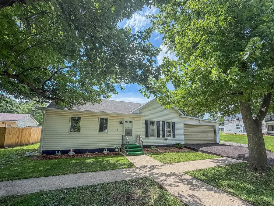 305 N William Street, Farmer City, IL 61842 - #2