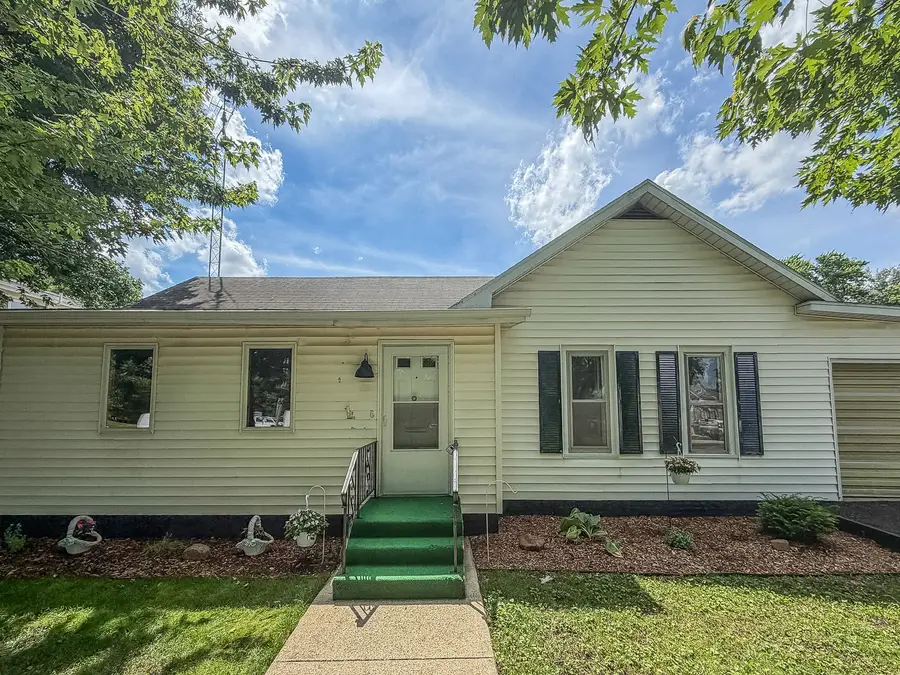 305 N William Street, Farmer City, IL 61842 - #3