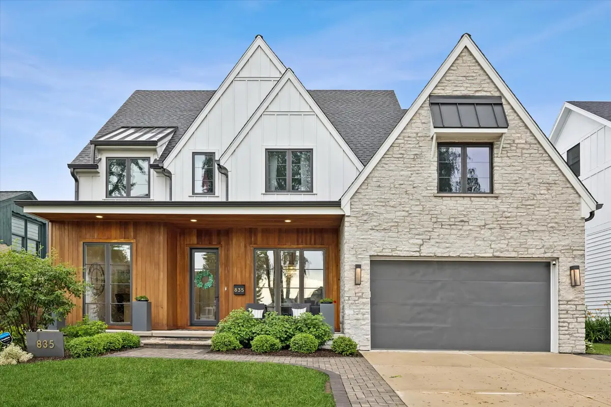 835 S Cambridge Avenue, Elmhurst, IL 60126 - #1