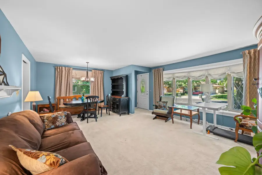 705 N Drury Lane, Arlington Heights, IL 60004 - #3