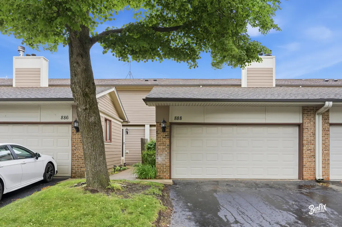 888 Swan Boulevard, Deerfield, IL 60015 - #1
