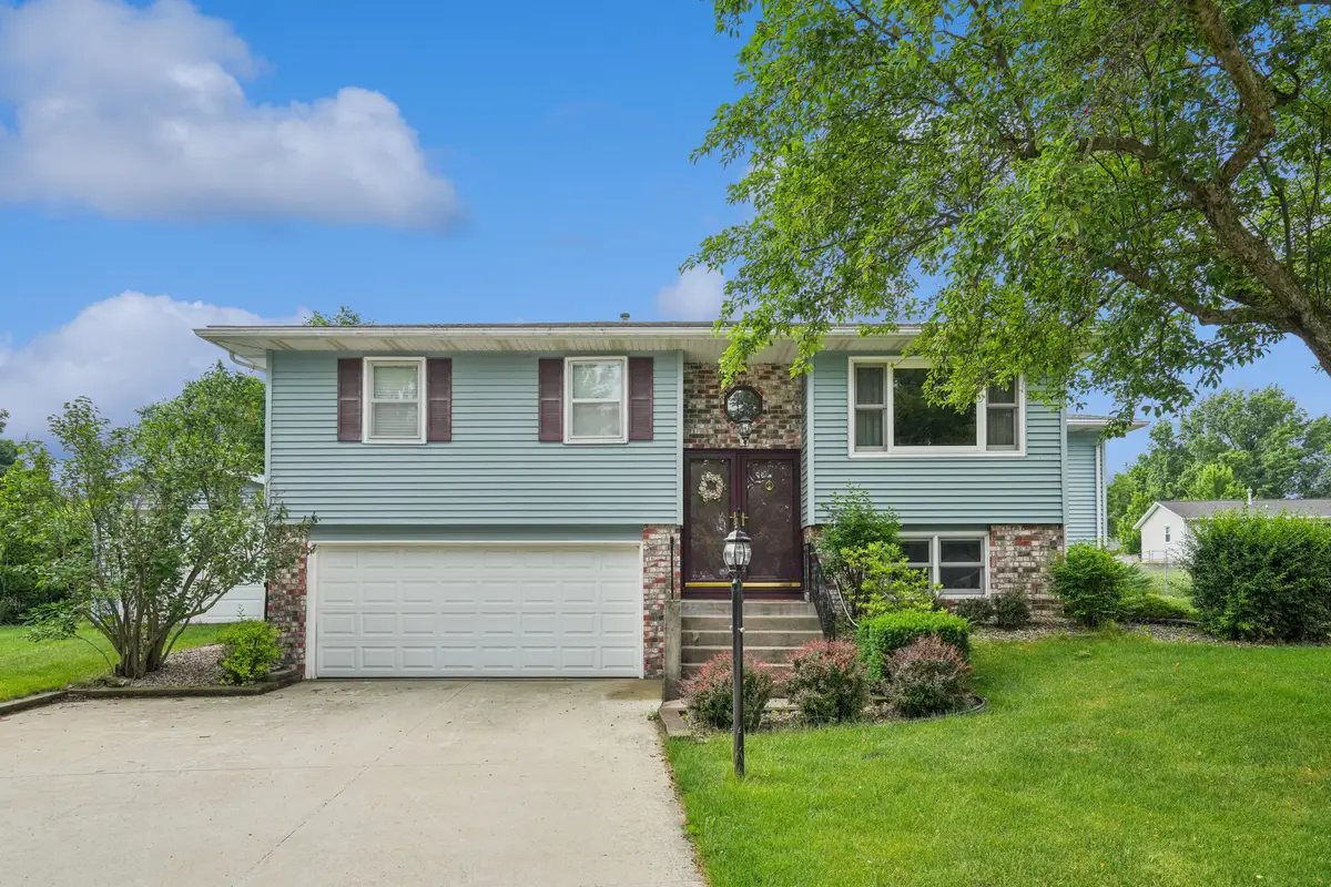 7 Hillcrest Court, Eldridge, IA 52748 - #1