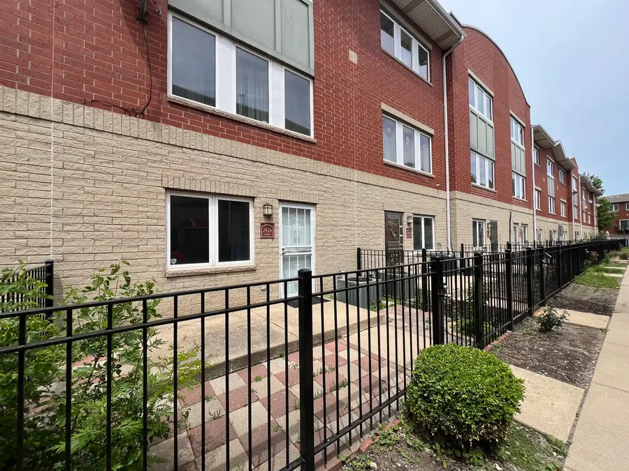 2426 W 32nd Place, Chicago, IL 60608 - #3