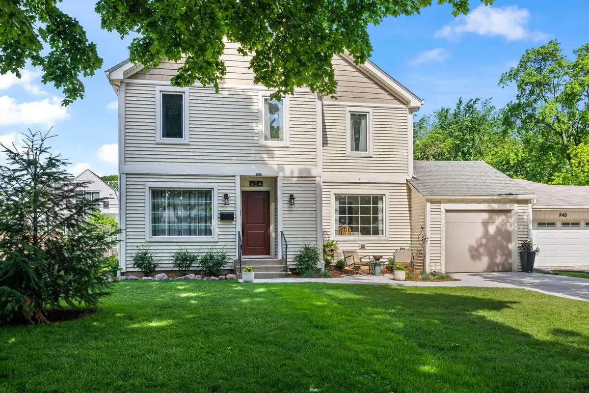 934 N Vail Avenue, Arlington Heights, IL 60004 - #1