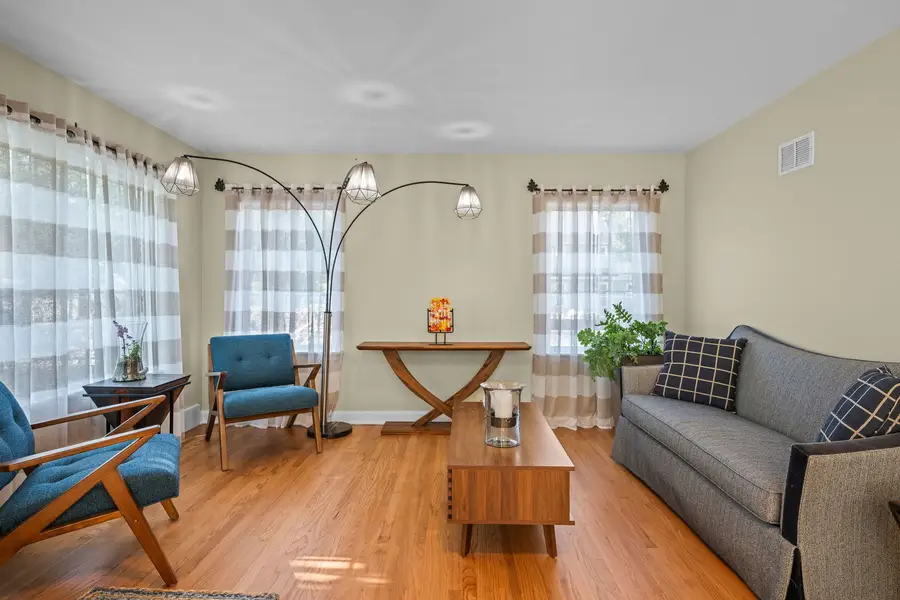 934 N Vail Avenue, Arlington Heights, IL 60004 - #2