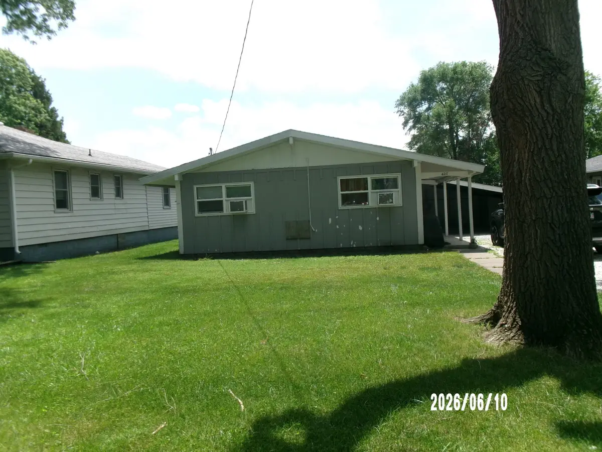 423 W Chestnut Street, Hoopeston, IL 60942 - #1