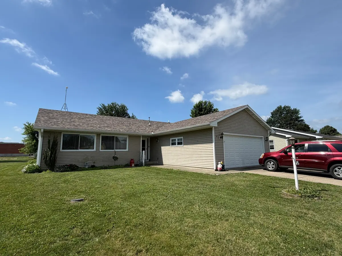 37 N Prairieview Avenue, Tuscola, IL 61953 - #1