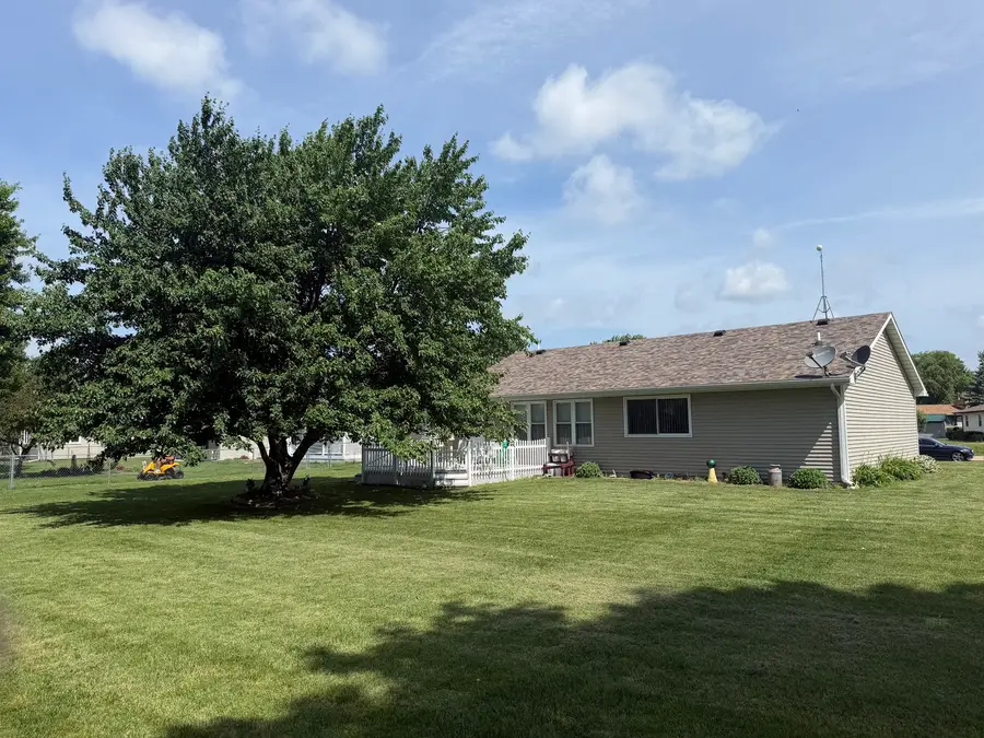 37 N Prairieview Avenue, Tuscola, IL 61953 - #2
