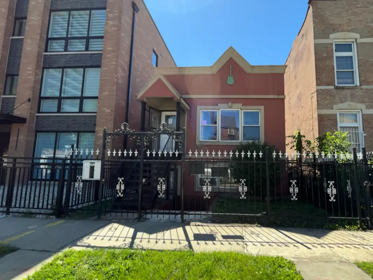 3736 S Calumet Avenue, Chicago, IL 60653 - #1