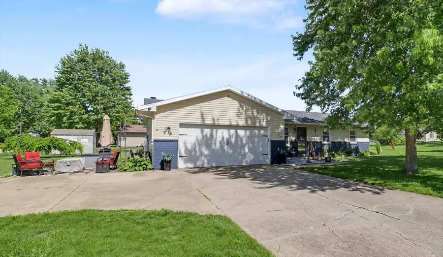 1202 Robin Road, Mahomet, IL 61853 - #3