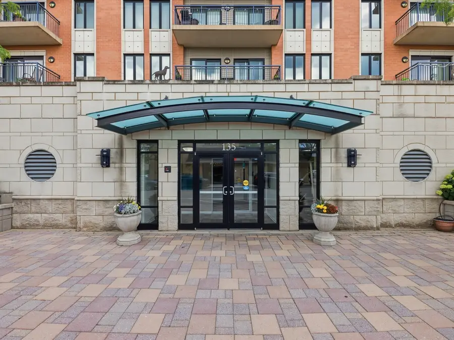 135 S York Street #214, Elmhurst, IL 60126 - #2