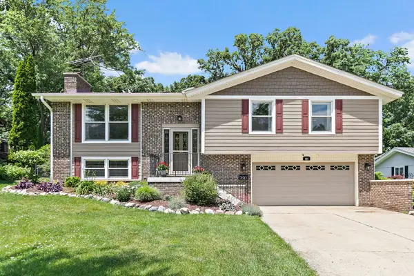 101 S Cedarcrest Drive, Schaumburg, IL 60193