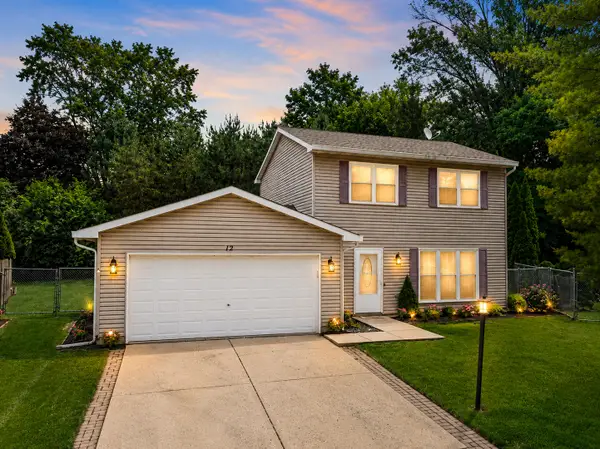 12 Wild Rose Court, Streamwood, IL 60107