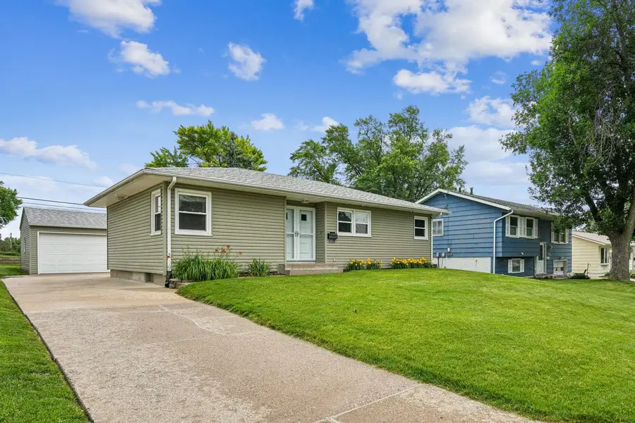 2833 Magnolia Drive, Bettendorf, IA 52722 - #2