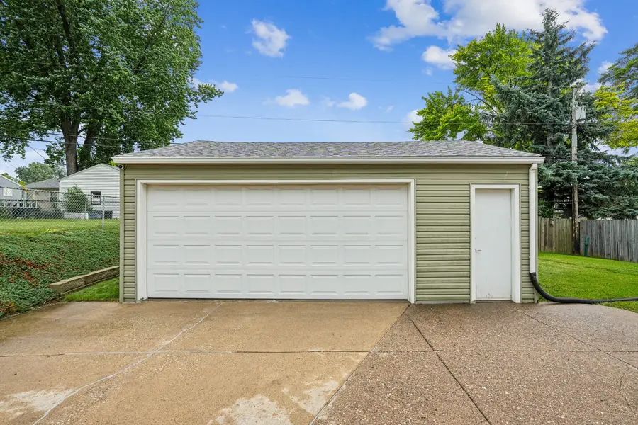 2833 Magnolia Drive, Bettendorf, IA 52722 - #3