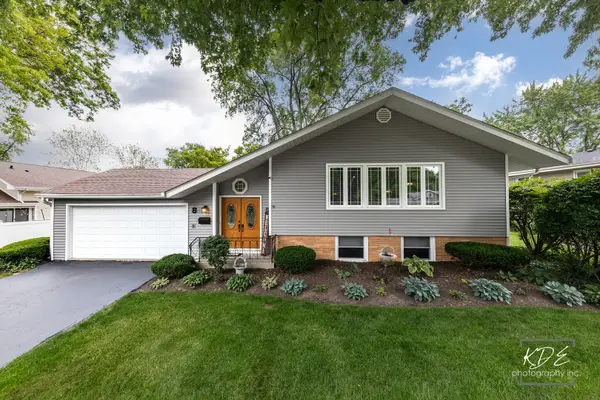8 E Gartner Road, Naperville, IL 60540