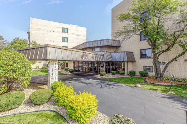 5840 W 104th Street #214, Oak Lawn, IL 60453