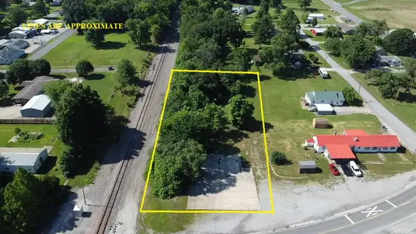 208 E Main Street, Waltonville, IL 62894