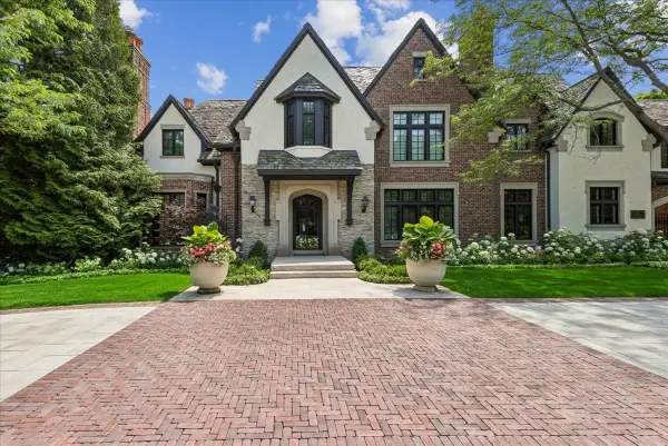 86 Prospect Avenue, Highland Park, IL 60035