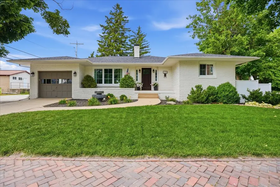 215 Lincoln Street, Chenoa, IL 61726 - #2