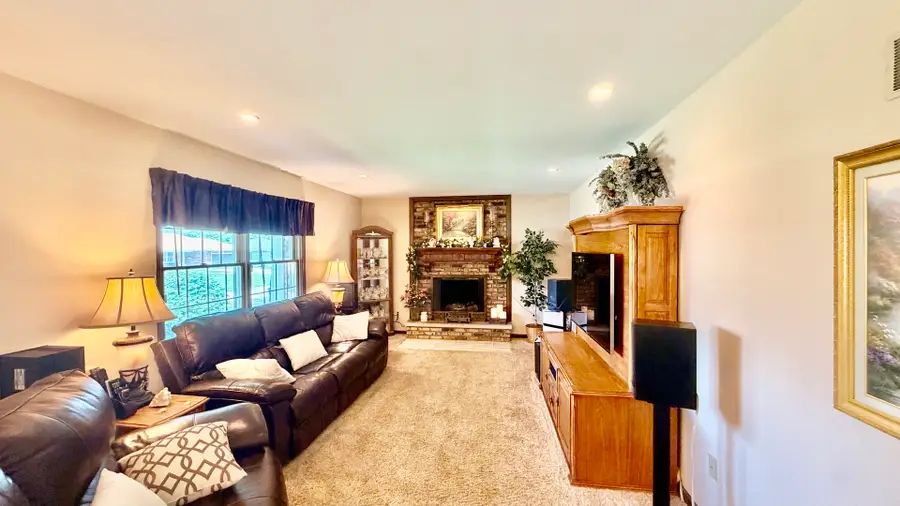 545 Meadowbrook, Centralia, IL 62801 - #3