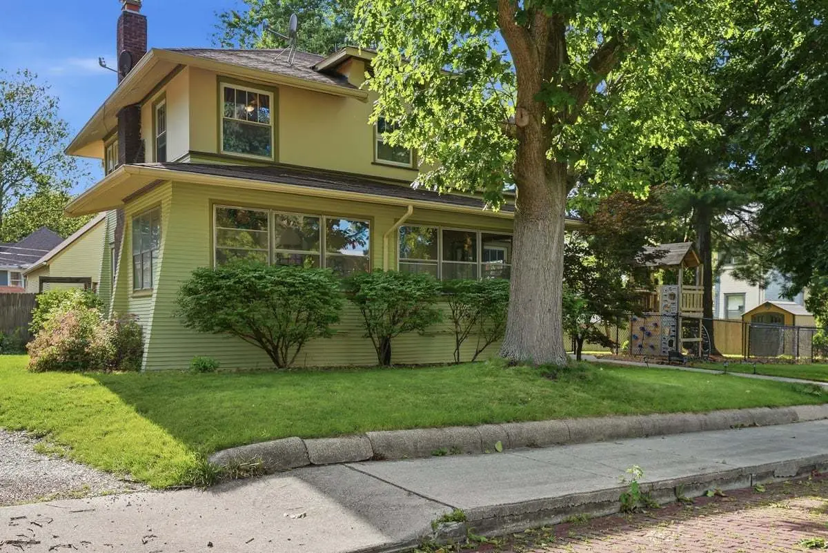 56 Whites Place, Bloomington, IL 61701 - #1