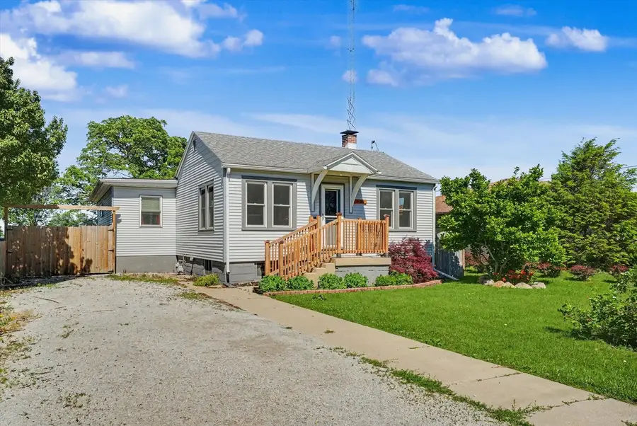 609 S Sangamon Avenue, Gibson City, IL 60936 - #2