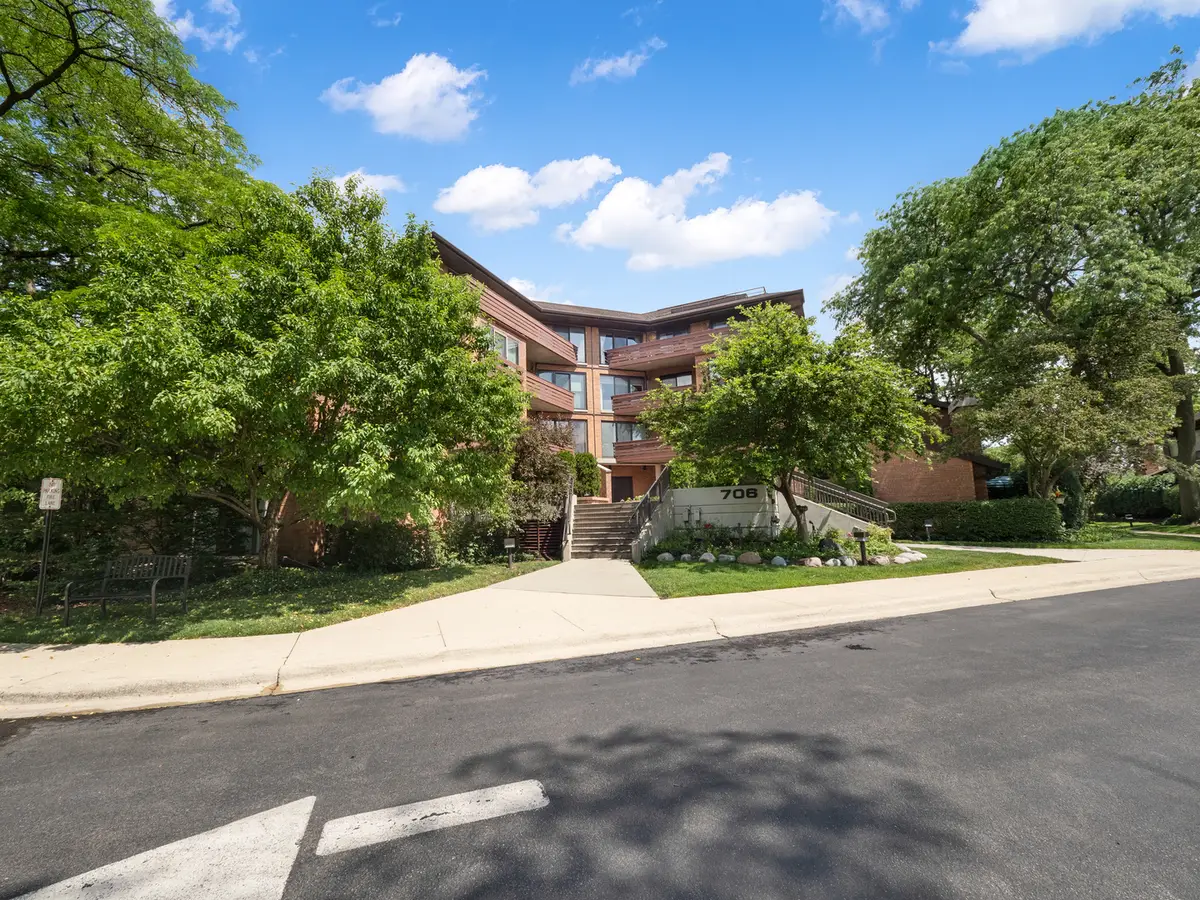 706 Waukegan Road #C-203, Glenview, IL 60025 - #1
