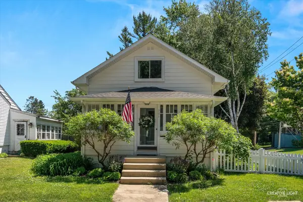 701 Edison Street, Geneva, IL 60134