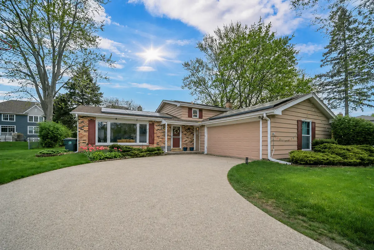 401 Greentree Parkway, Libertyville, IL 60048 - #1