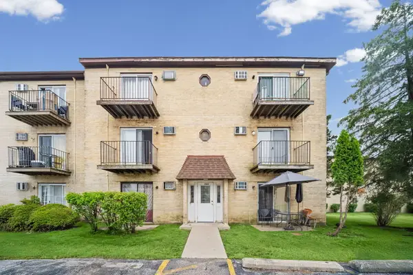 2429 Crystal Lane #2D, Arlington Heights, IL 60004