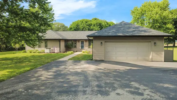 11N025 Burlington Road, Hampshire, IL 60140