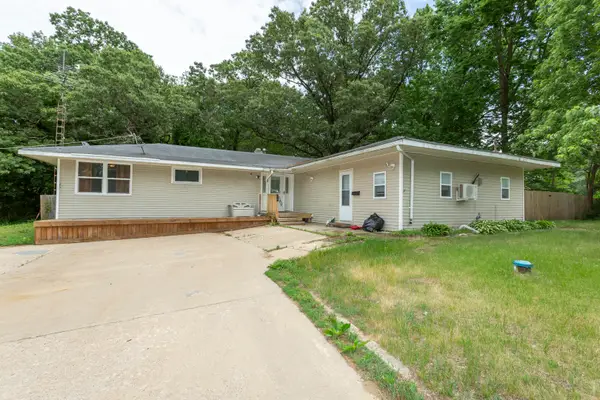 1572 Winnetka Street, Dixon, IL 61021