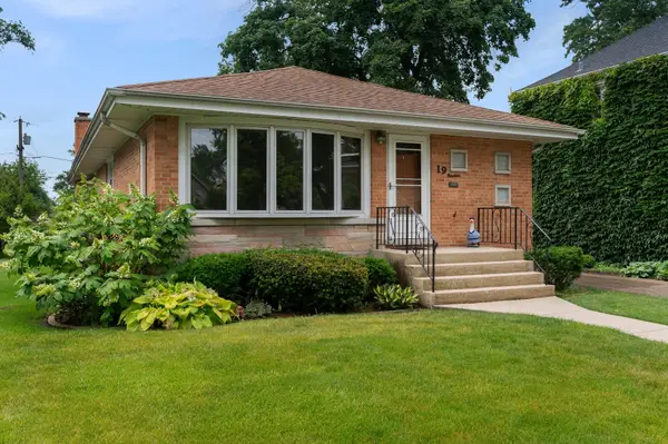 19 W Adams Street, Villa Park, IL 60181
