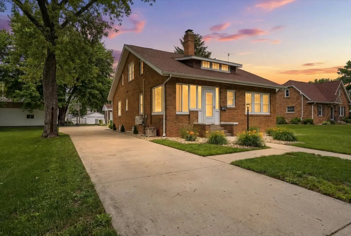 310 E Elm Street, Fairbury, IL 61739 - #1