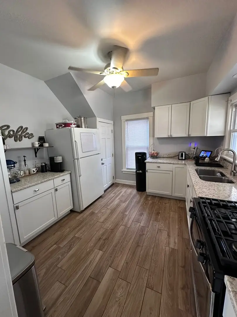 120-122 S Commonwealth Avenue, Aurora, IL 60506 - #2