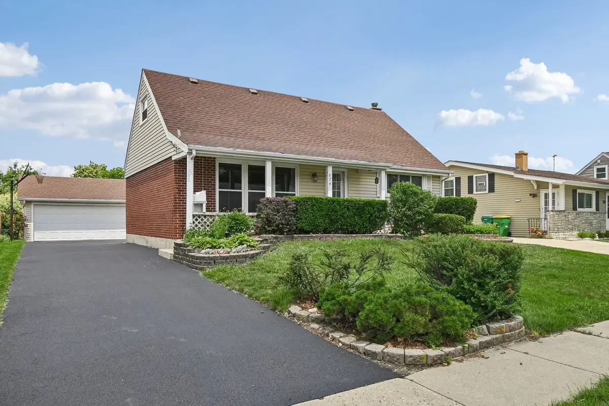 674 Saint Marys Parkway, Buffalo Grove, IL 60089 - #1