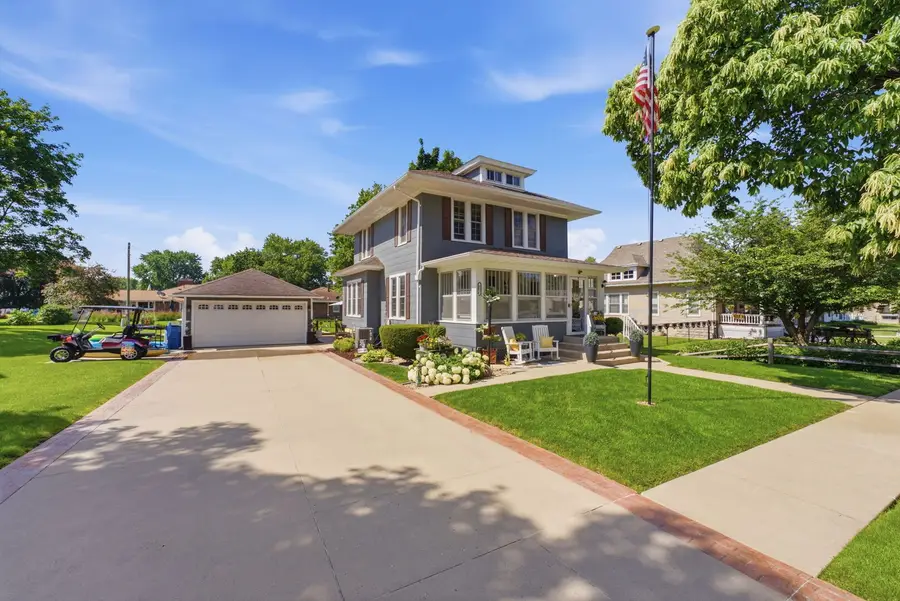 919 8th Street, Dewitt, IA 52472 - #2