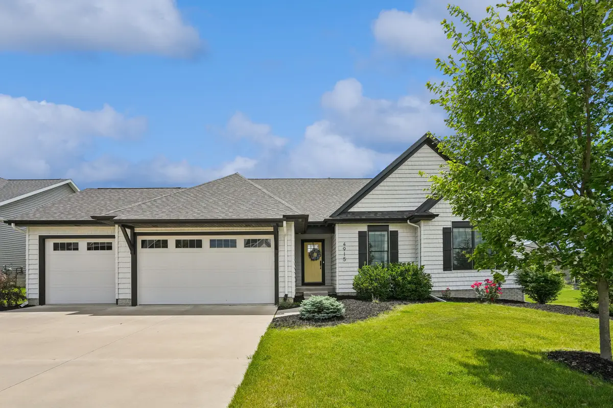 4915 Lakeside Drive, Bettendorf, IA 52722 - #1