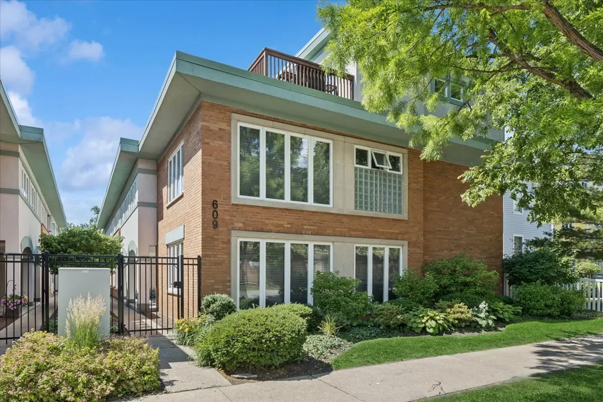 609 South Boulevard #E, Oak Park, IL 60302 - #1