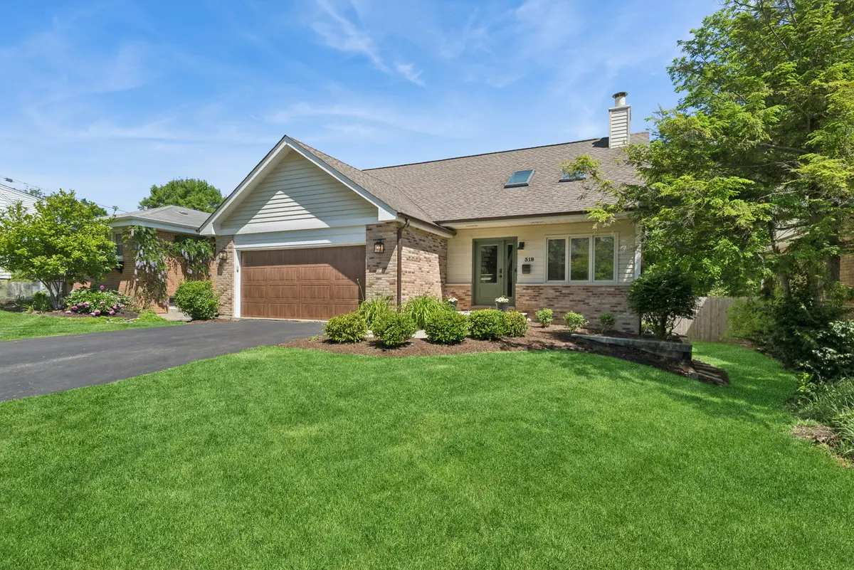 318 E Sunnyside Avenue, Libertyville, IL 60048 - #1