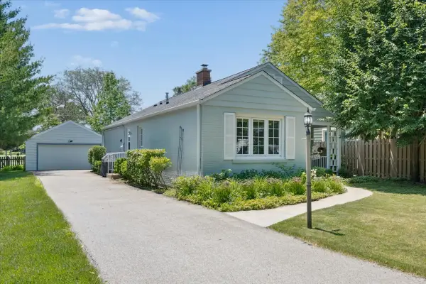 1620 Elder Lane, Northfield, IL 60093