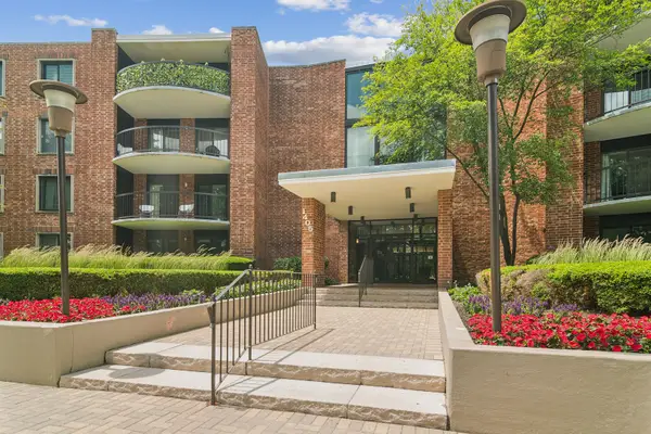 1405 E Central Road #218C, Arlington Heights, IL 60005
