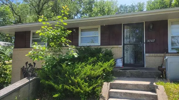 3707 Oak Grove Avenue, Rockford, IL 61108