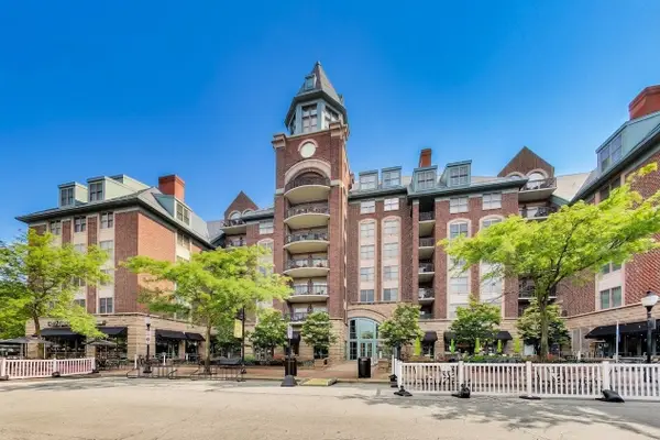 44 N Vail Avenue #213, Arlington Heights, IL 60005