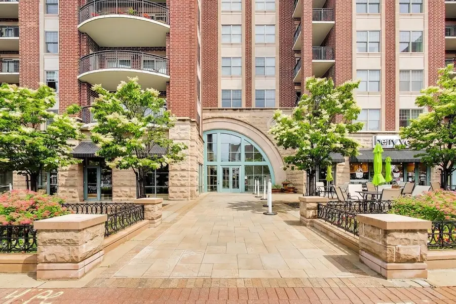 44 N Vail Avenue #213, Arlington Heights, IL 60005 - #3
