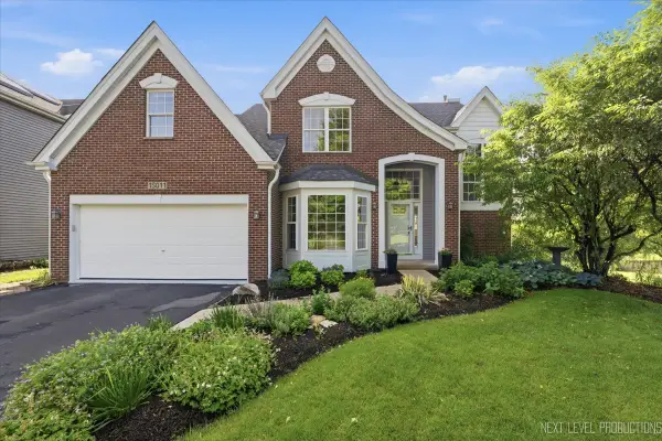 1S011 Shannon Square, Geneva, IL 60134